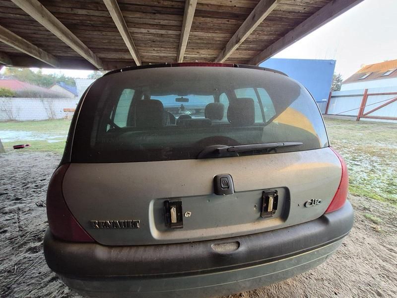 Gebraucht Renault Clio II 90 PS (66 kW) 1999 Silber Kleinwagen