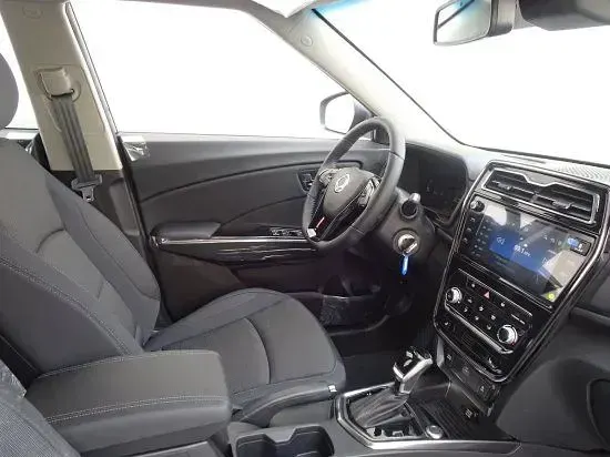 Gebraucht SsangYong Tivoli 163 PS (119 kW) 2021 Space black 2tone (met) SUV