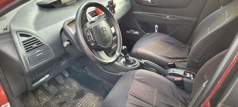 Gebraucht Citroën C4 92 PS (67 kW) 2007 Rot Kleinwagen