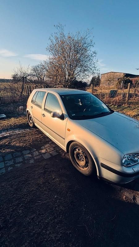 Gebraucht VW Golf IV 115 PS (84 kW) 1999 Silber Kleinwagen