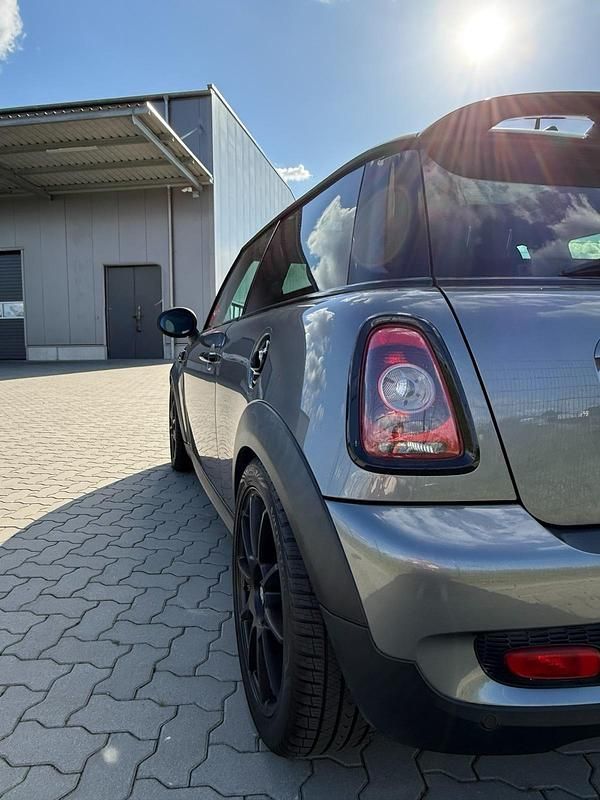Grau Gebraucht 2009 Mini John Cooper Works Kleinwagen | 10.250 € (Fairer Preis) - Bild 1/4