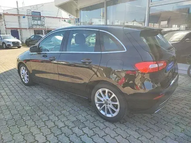 Gebraucht Mercedes B180 136 PS (100 kW) 2020 Schwarz Kleinwagen