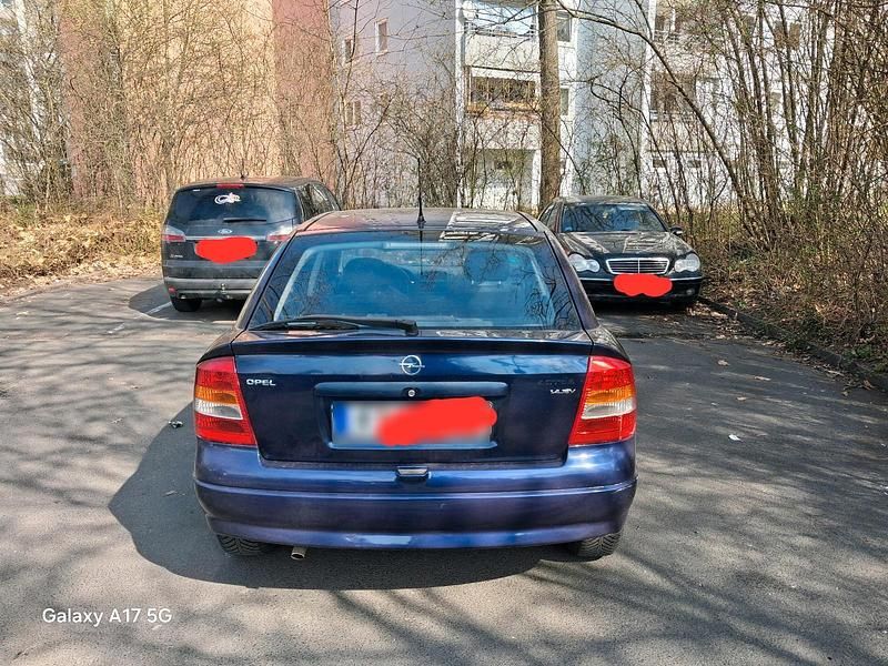 Gebraucht Opel Astra 90 PS (66 kW) 2001 Blau Limousine