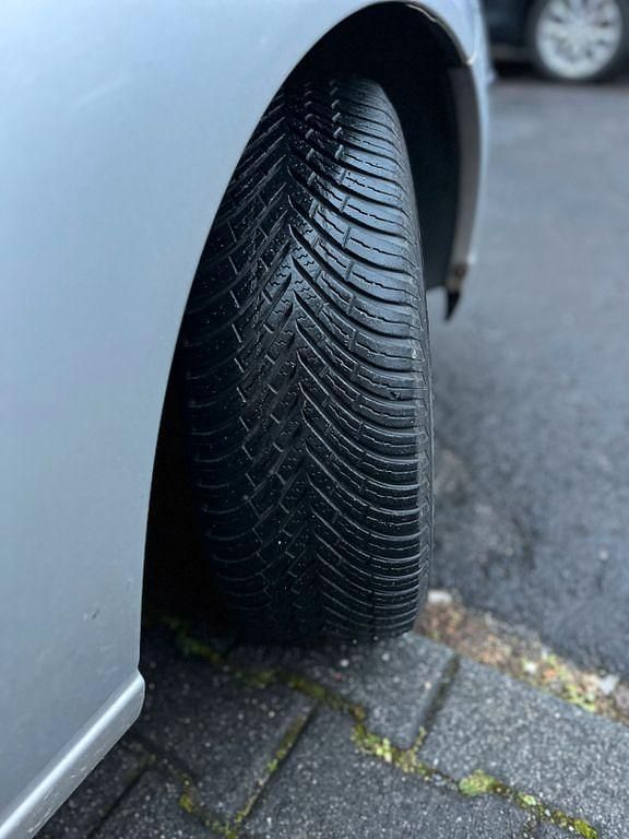 Usata Ford Focus 101 CV (74 kW) 2004 Grigio Berlina