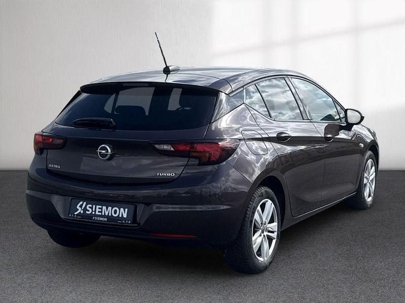 Usata Opel Astra Active 125 CV (91 kW) 2017 Marrone Berlina