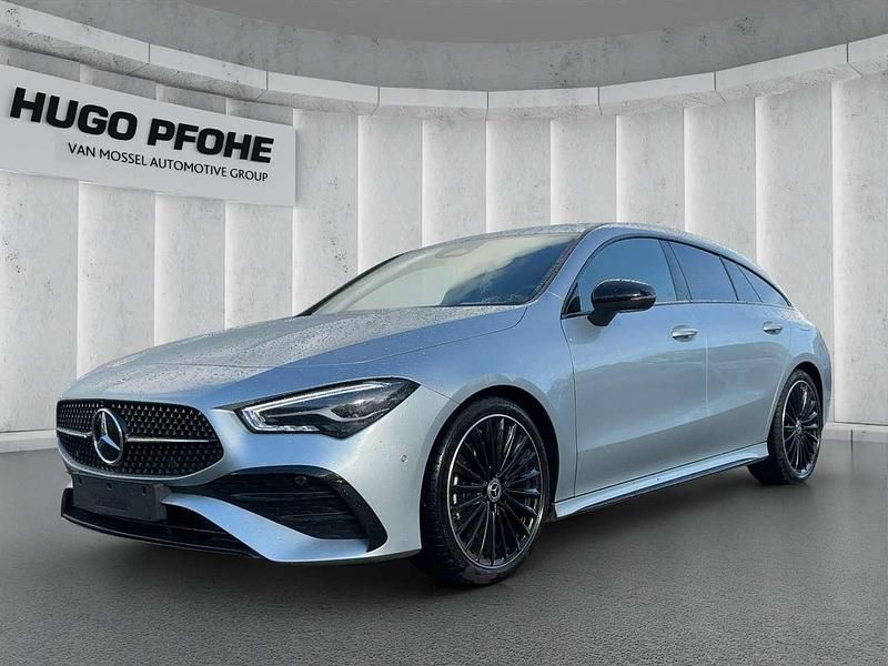 Hightechsilber metallic Gebraucht 2025 Mercedes CLA200 AMG line Kombi | 37.450 € (Etwas zu teuer) - Bild 1/4