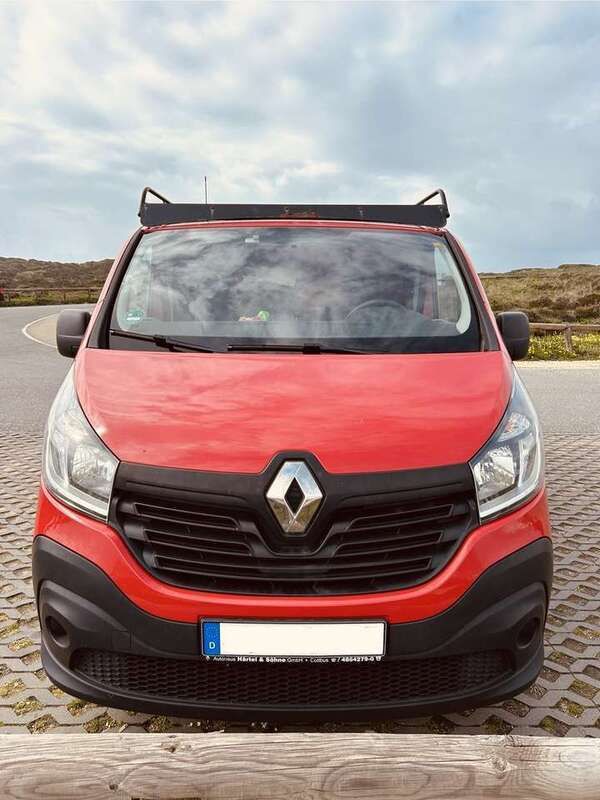 Rot Gebraucht 2018 Renault Trafic Komfort Van | 10.199 € (Fairer Preis) - Bild 1/4