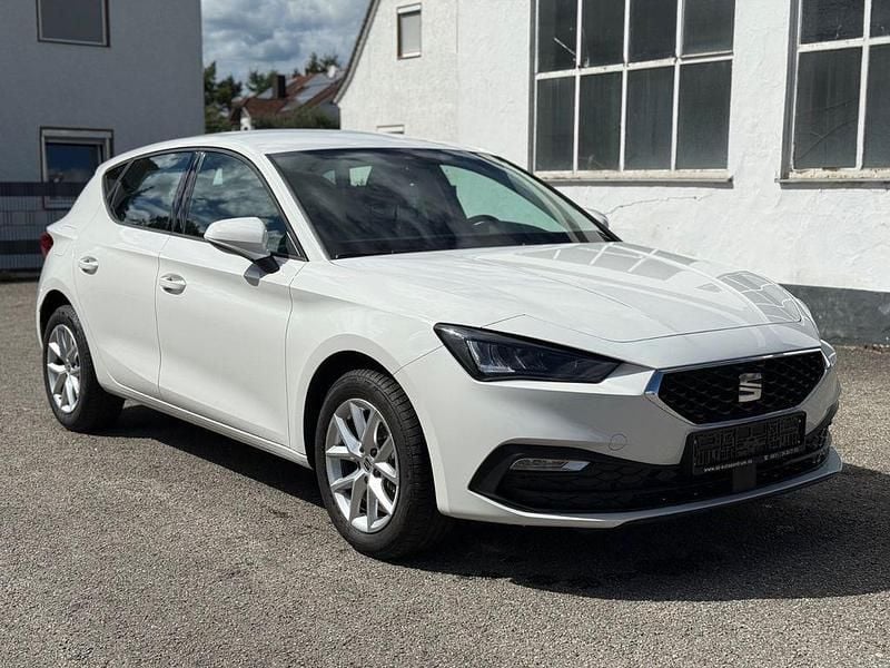 Second-hand Seat Leon Style 150 CP (110 kW) 2025 Alb Berlinǎ