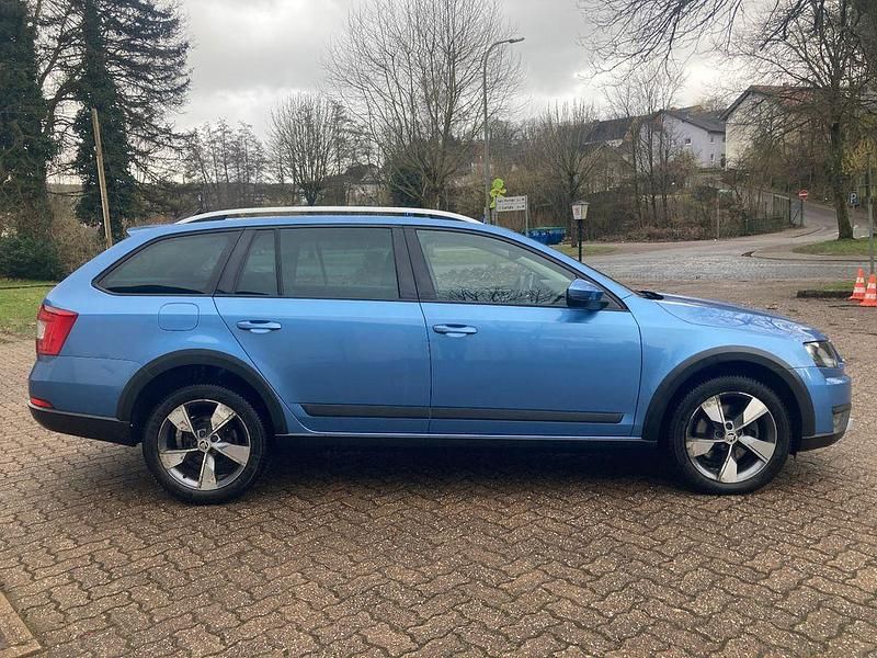 Gebraucht Skoda Octavia 184 PS (135 kW) 2016 Blau Kleinwagen