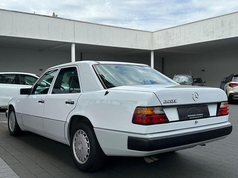 Gebraucht Mercedes E320 220 PS (161 kW) 1992 Weiß Limousine