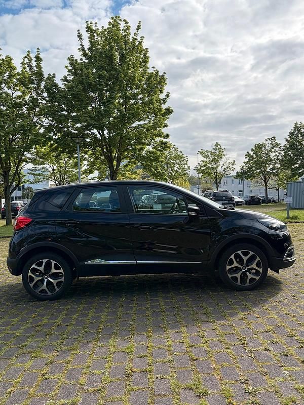 Second-hand Renault Captur 90 CP (66 kW) 2016 Negru SUV