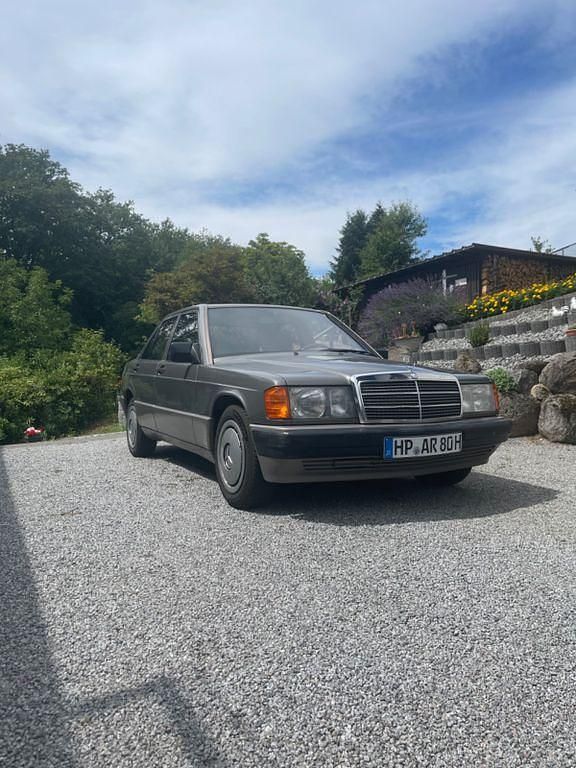 Grau Gebraucht 1992 Mercedes 190 Limousine | 9.000 € - Bild 1/4