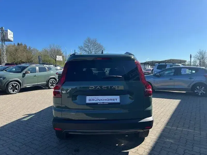 Neu Dacia Jogger Extreme 141 PS (103 kW) 2025 Grün Van / Kleinbus