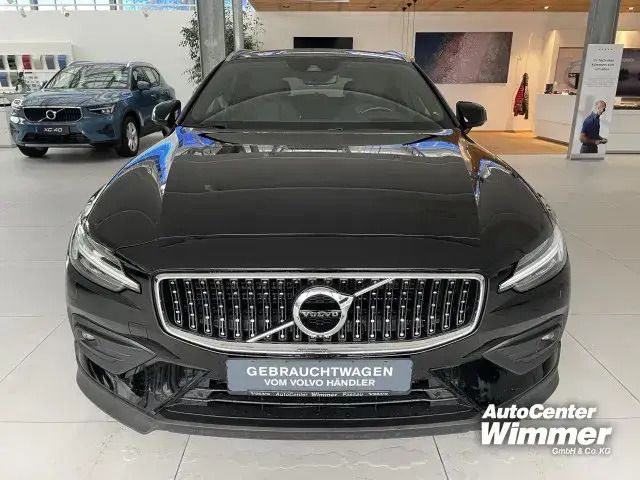 Farbe: schwarz Gebraucht 2019 Volvo V60 CC Business Edition Kombi | 34.500 € (Etwas zu teuer) - Bild 1/4