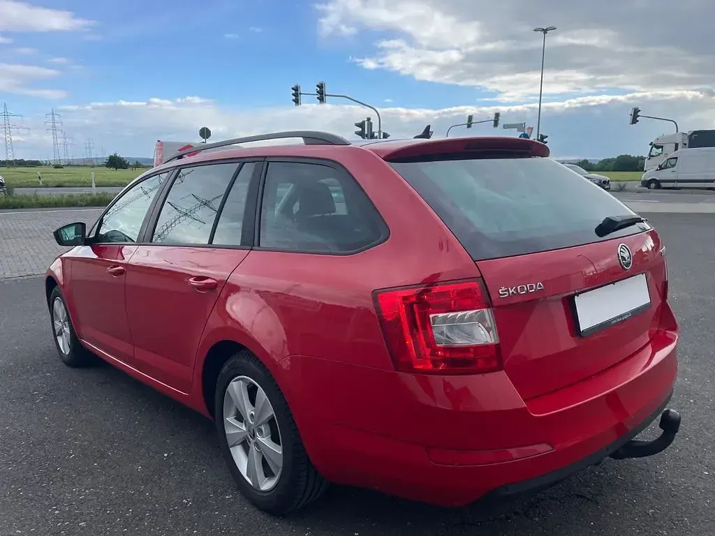 Gebraucht Skoda Octavia Elegance 140 PS (102 kW) 2013 Rot Limousine