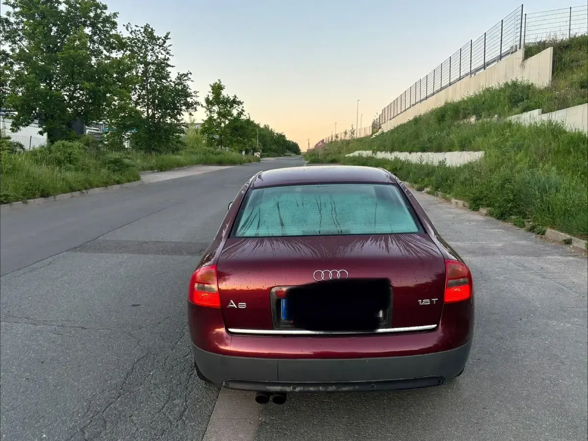 Używany Audi A6 150 KM (110 kW) 1999 Czerwony Sedan/Limuzyna