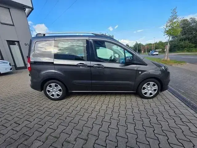 Gebraucht Ford Transit Trend 140 PS (102 kW) 2019 Grau Kombi