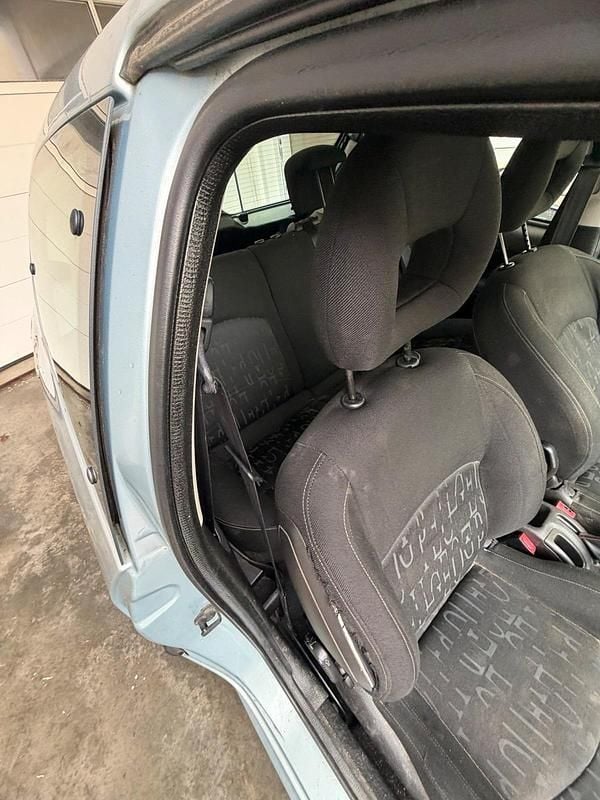 Gebraucht Peugeot 206 75 PS (55 kW) 2001 Grau Kleinwagen