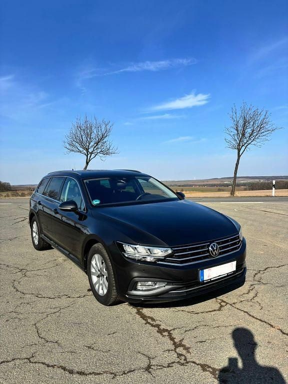 Gebraucht VW Passat Highline 150 PS (110 kW) 2022 Schwarz Kombi