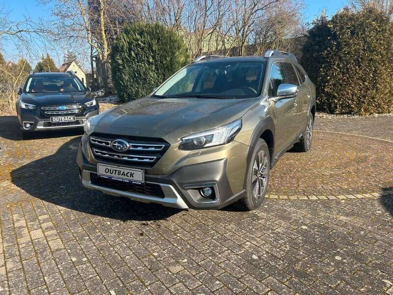 Grün (autumn green) Neu 2025 Subaru Outback Platinum SUV | 44.900 € (Fairer Preis) - Bild 1/4