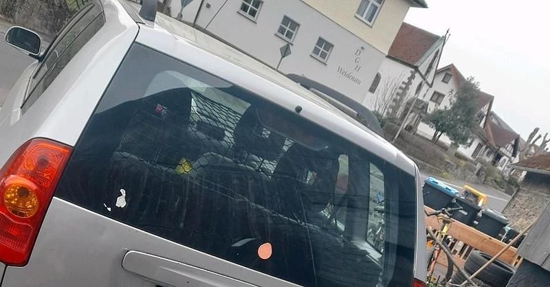 Gebraucht Mitsubishi Space Star 118 PS (86 kW) 2003 Silber Van / Kleinbus