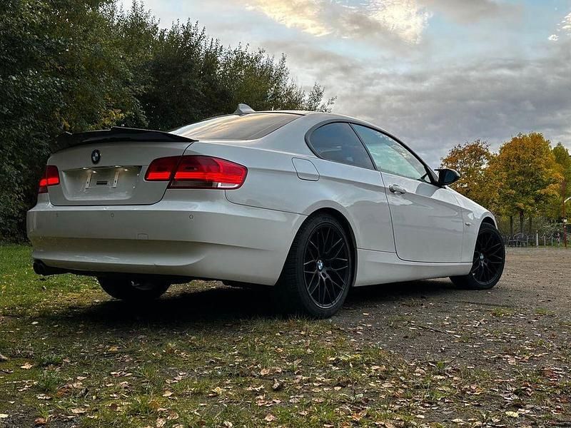 Weiß Gebraucht 2008 BMW 328 Performance Coupé | 16.900 € - Bild 1/4