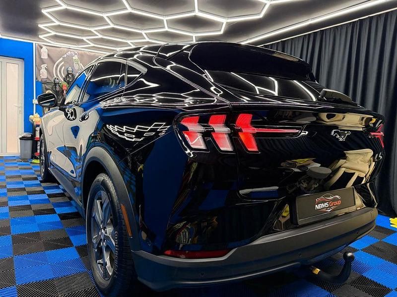 Gebraucht Ford Mustang Mach-E 197 kW (269 PS) 2021 Schwarz SUV