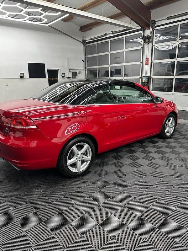 Gebraucht VW Eos 122 PS (89 kW) 2012 Rot Cabrio