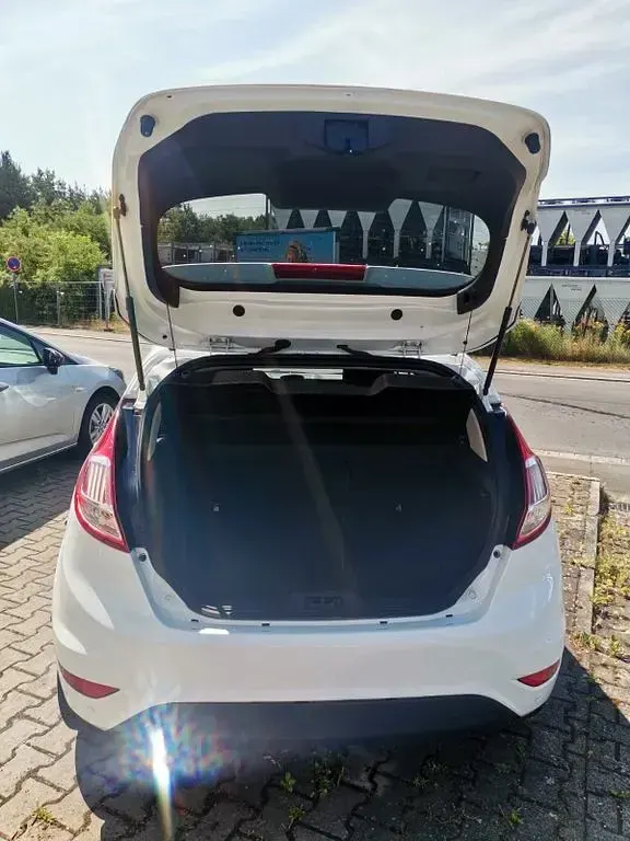 Gebraucht Ford Fiesta Titanium 101 PS (74 kW) 2016 Weiß Kleinwagen