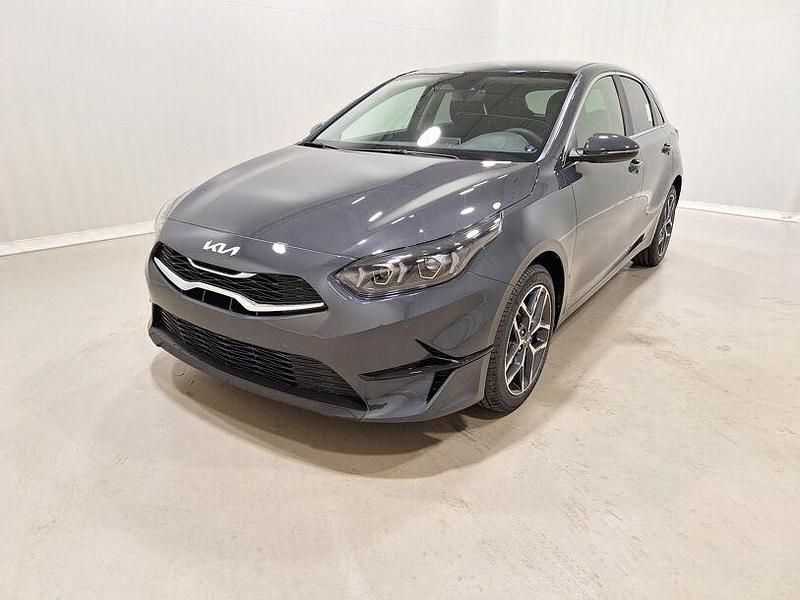 Neu Kia Ceed Style 140 PS (102 kW) 2025 Wolf grey Kleinwagen