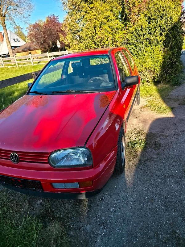 Używany VW Golf 60 KM (44 kW) 1996 Czerwony Coupe