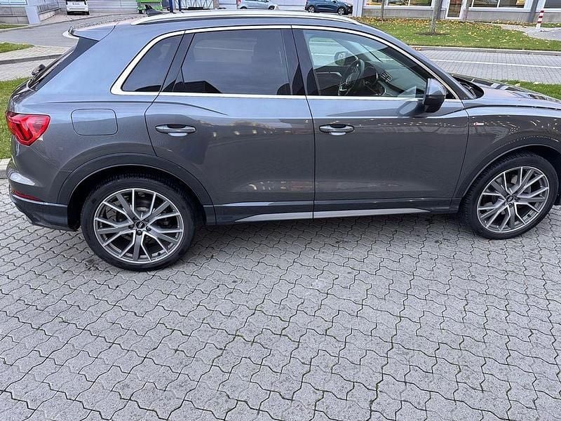 Gebraucht Audi Q3 S-Line 190 PS (139 kW) 2020 Grau SUV