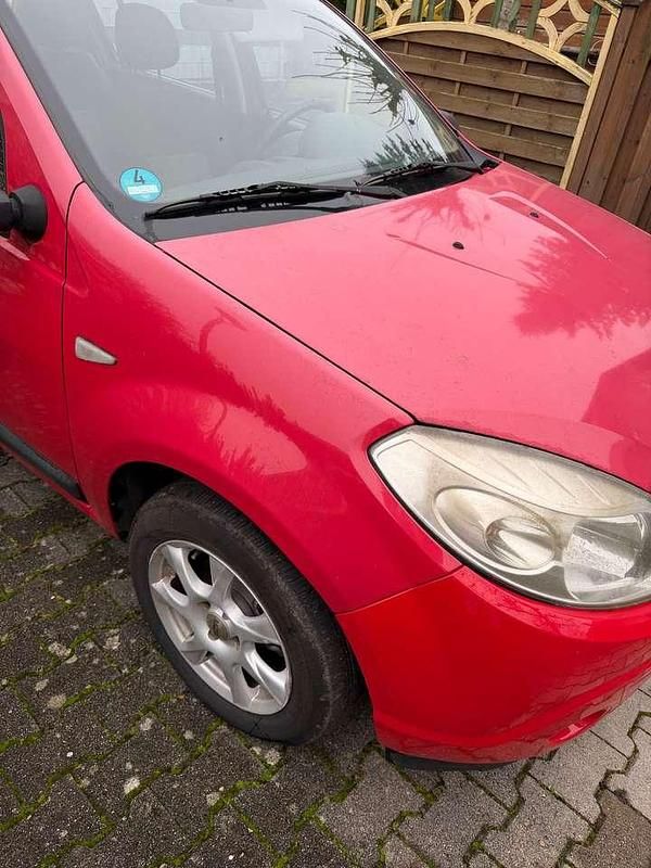 Gebraucht Dacia Sandero 75 PS (55 kW) 2010 Rot Limousine