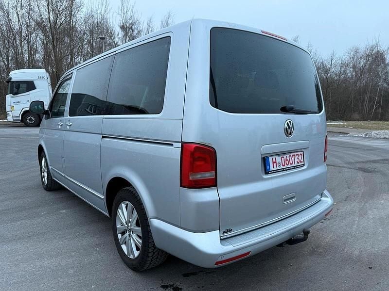 Second-hand VW Multivan Highline 140 CP (102 kW) 2014 Argintiu Monovolum