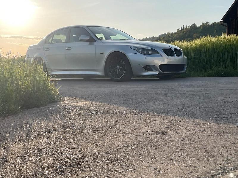 Silber Gebraucht 2004 BMW 525 M Sport Limousine | 9.499 € (Teuer) - Bild 1/4