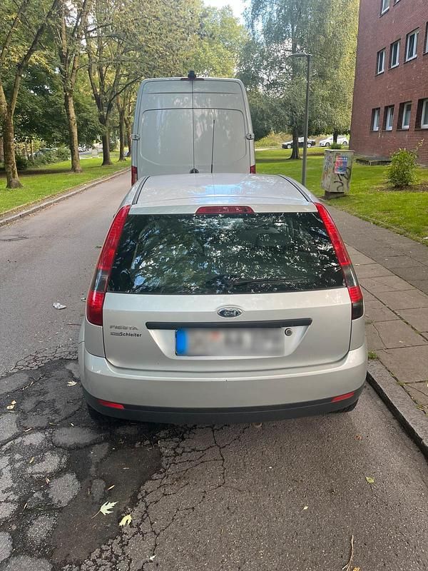 Gebraucht Ford Fiesta 69 PS (50 kW) 2002 Silber Kleinwagen
