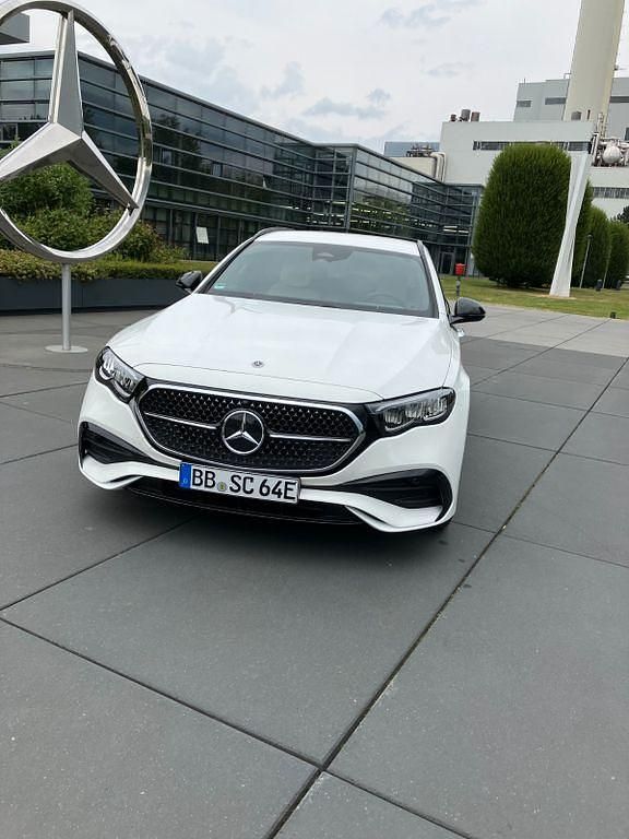 Gebraucht Mercedes E300 Advanced 204 PS (150 kW) 2025 Weiß Kombi