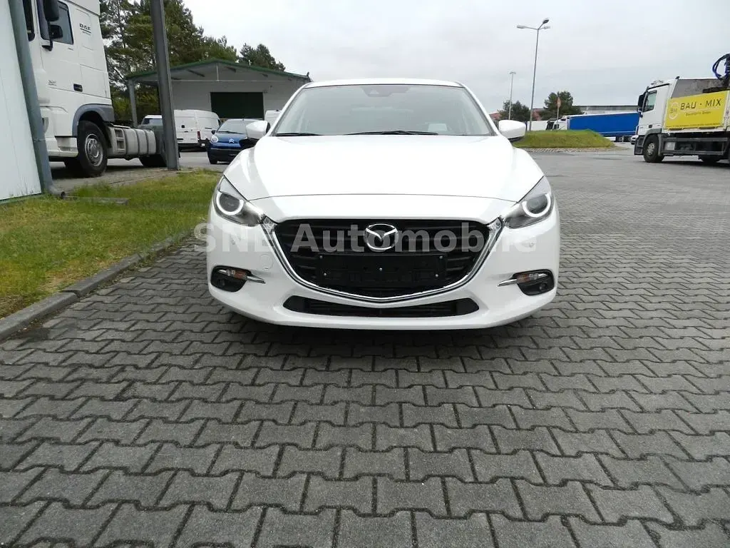 Używany Mazda 3 150 KM (110 kW) 2018 Biały Sedan/Limuzyna