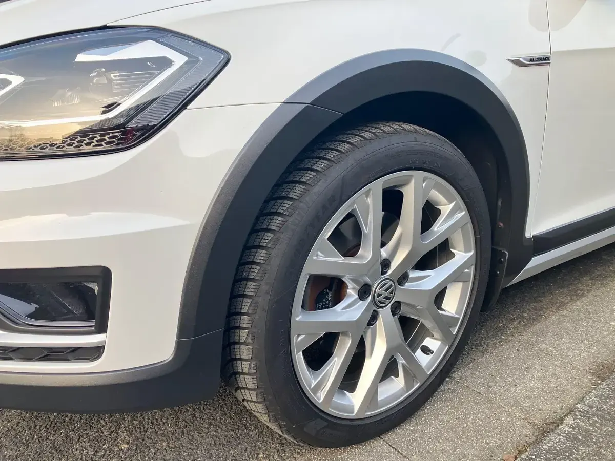 Używany VW Golf Alltrack 179 KM (131 kW) 2018 Biały Kombi