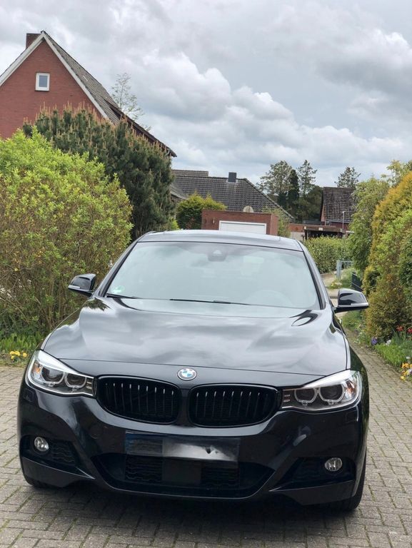 Schwarz Gebraucht 2017 BMW 330 Gran Turismo M Sport Limousine | 17.700 € (Fairer Preis) - Bild 1/4
