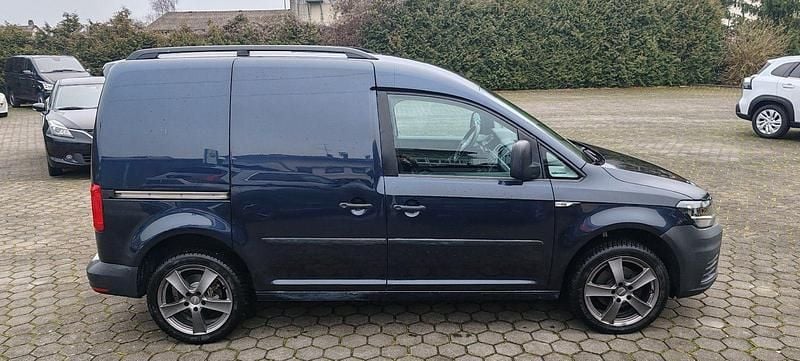 Usata VW Caddy 102 CV (75 kW) 2017 Blu Monovolume