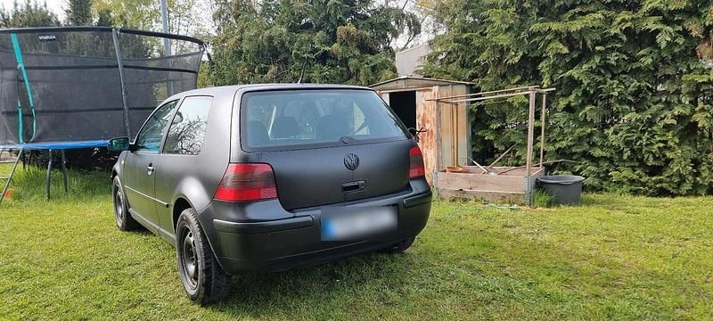 Second-hand VW Golf 116 CP (85 kW) 2000 Negru Coupe