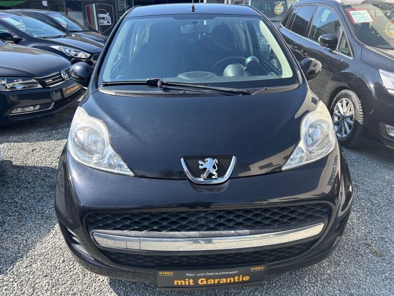 Gebraucht Peugeot 107 68 PS (50 kW) 2010 Schwarz Kleinwagen