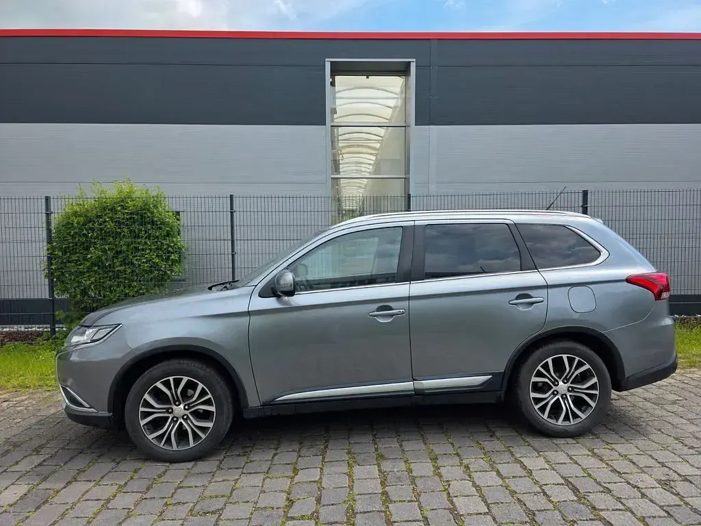 Używany Mitsubishi Outlander Plus 150 KM (110 kW) 2016 Szary SUV