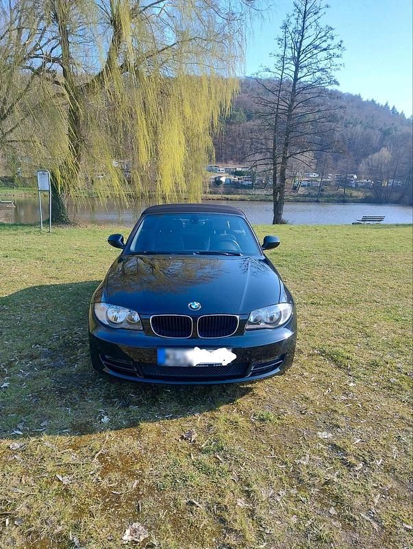 Gebraucht BMW 318 Cabriolet 143 PS (105 kW) 2011 Schwarz Cabrio