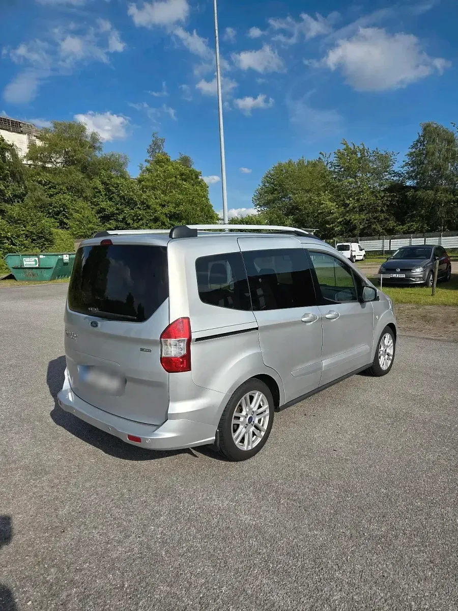Gebraucht Ford Tourneo Courier Titanium 101 PS (74 kW) 2016 Silber Van / Kleinbus