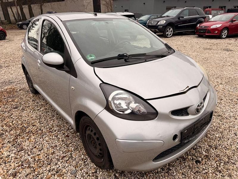 Gebraucht Toyota Aygo Cool 68 PS (50 kW) 2008 Silber Kleinwagen