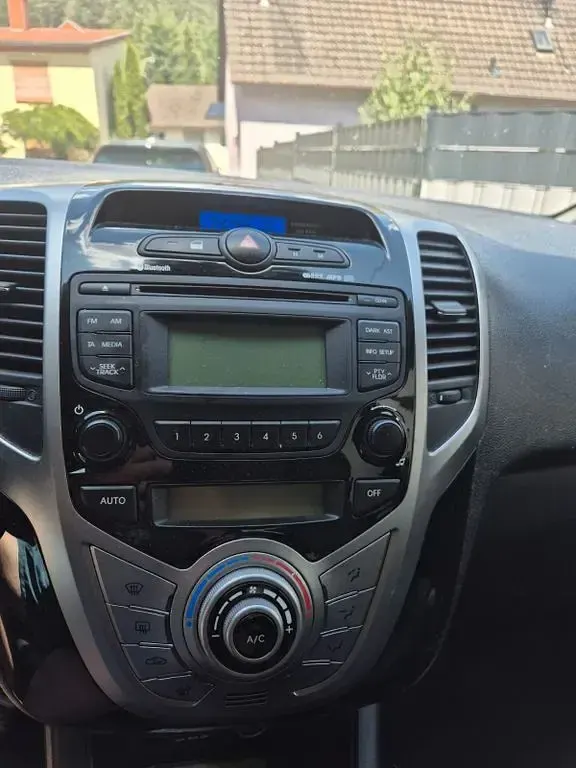 Gebraucht Hyundai ix20 Edition 90 PS (66 kW) 2012 Silber Kleinwagen