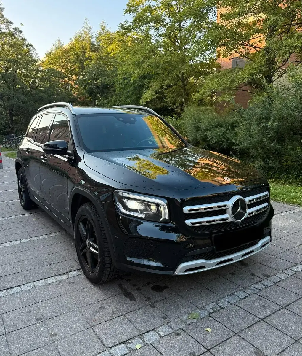 Gebraucht Mercedes GLB200 AMG line 150 PS (110 kW) 2021 Schwarz SUV