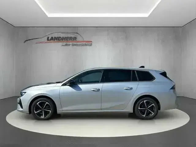 Używany Opel Astra 2024 Srebrny Hatchback